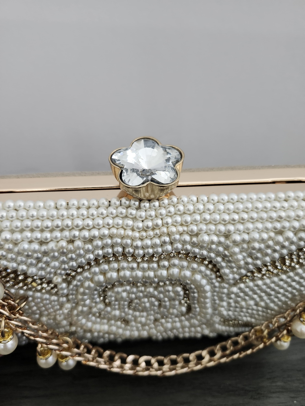 Pearl-Embellished Ivory Floral Evening Clutch with Chain - Picture 3 of 8